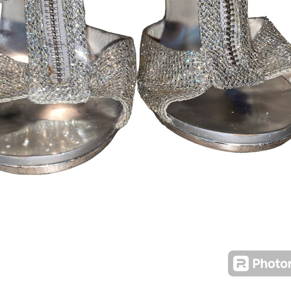 🪩 Michael Kors Sandals Women Silver Open Toe T-Strap Zipper Berkley Heel 7.5 🪩 - Picture 6 of 9